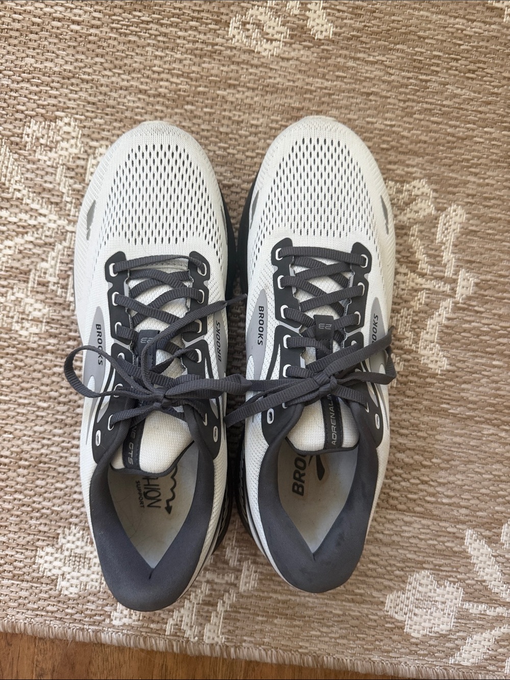 Brooks Men's White and Gray Athletic Running Shoes